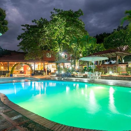 Jarabacoa River Club & Resort Buitenkant foto