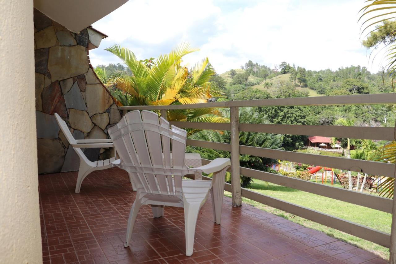 Jarabacoa River Club & Resort Buitenkant foto